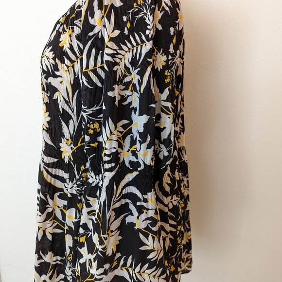 Tunic! Loose Floral Blouse - Picture 3 of 5